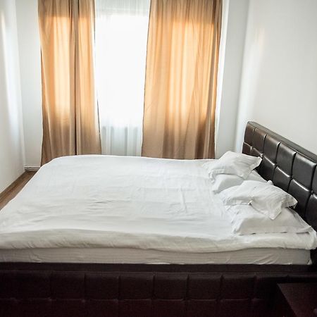 Executive Apartments 2 Крайова Екстериор снимка