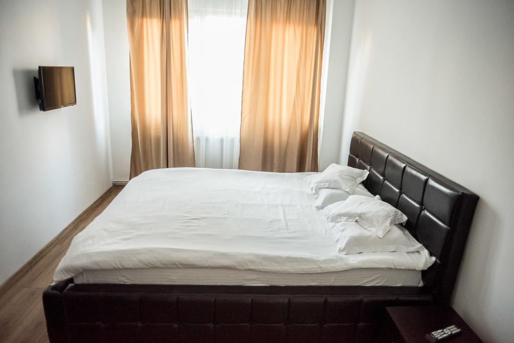 Executive Apartments 2 Крайова Екстериор снимка