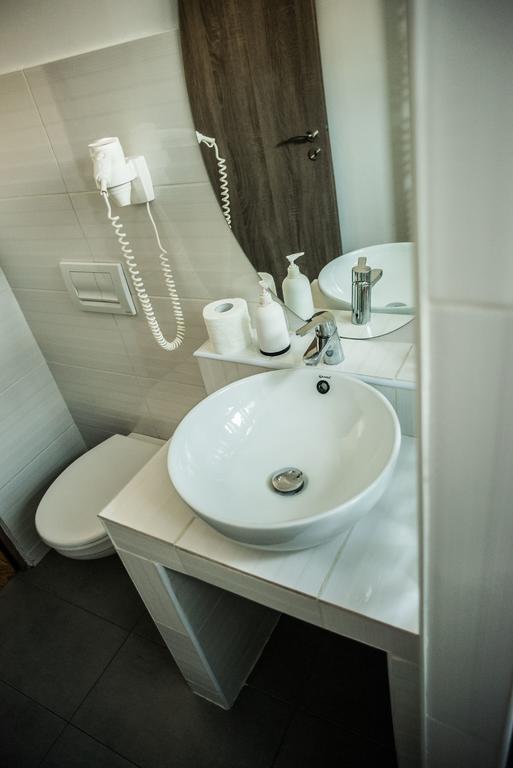 Executive Apartments 2 Крайова Екстериор снимка